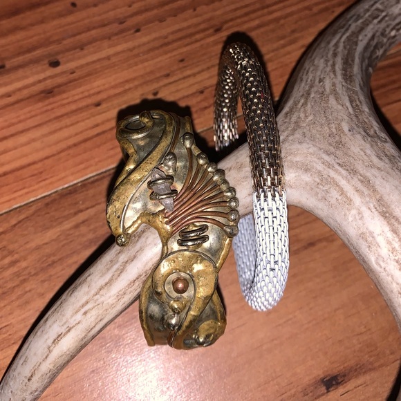 🔺4/$20🔺 ‼️Bundle & save‼️ pair of bracelets - Picture 2 of 5